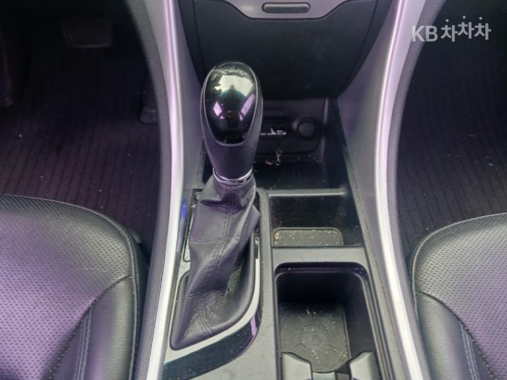 Hyundai Sonata Hybrid 2.0 Premier 8