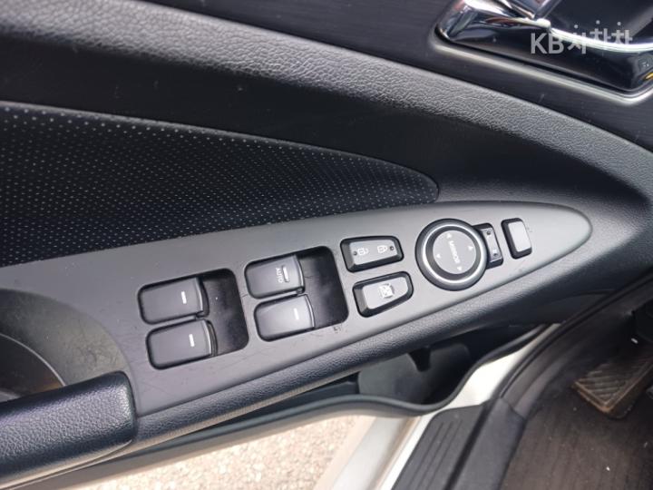 Hyundai Sonata Hybrid 2.0 Premier 10