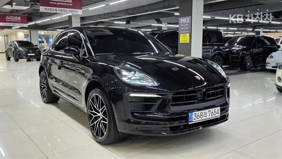 2022 porsche macan