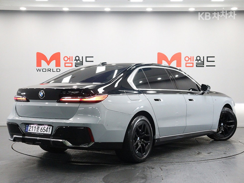 BMW 7er — miniaturë 3