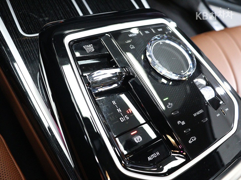 BMW 7er — miniaturë 11