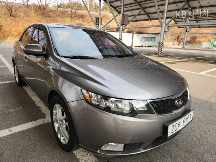 Kia Forte 1.6 GDI Luxury 5