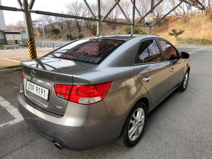 Kia Forte 1.6 GDI Luxury 10