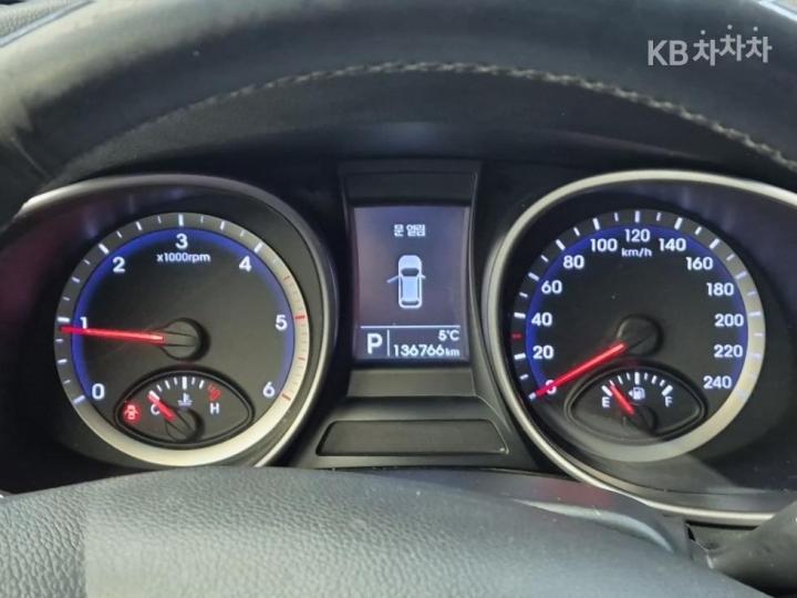 Hyundai Santa Fe DM R2.0 2WD PREMIUM Base Type 7