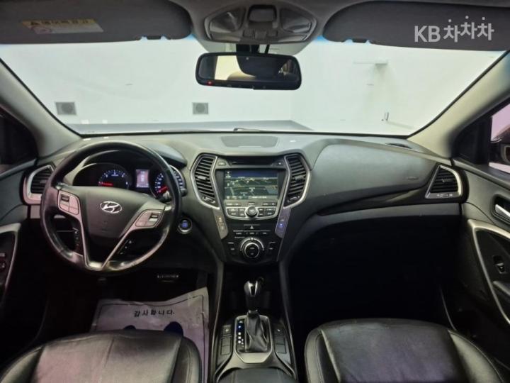 Hyundai Santa Fe DM R2.0 2WD PREMIUM Base Type 8