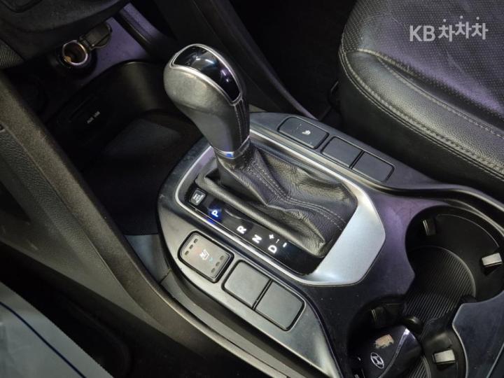 Hyundai Santa Fe DM R2.0 2WD PREMIUM Base Type 9