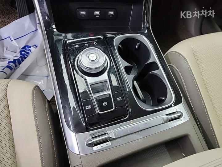 Kia Carnival G3.5 GDI Signature 9