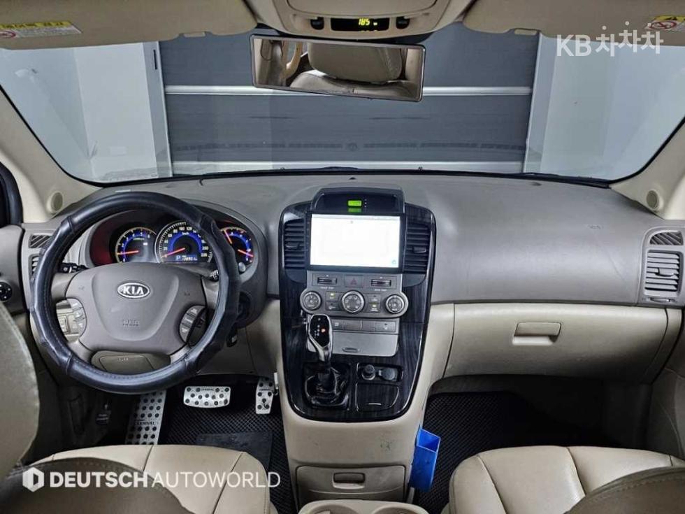 2011 - kia carnival