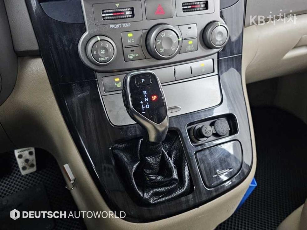 2011 - kia carnival