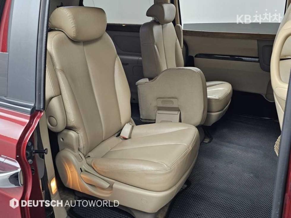 2011 - kia carnival