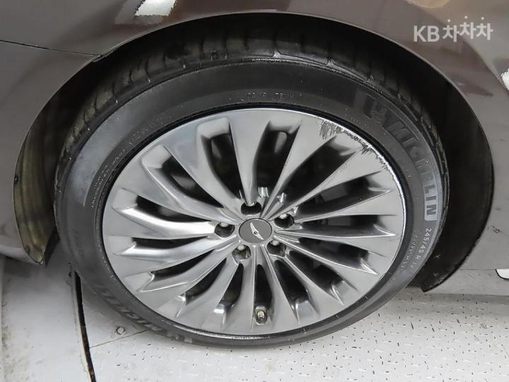 Genesis EQ900 3.3 T-GDI AWD Prestige 6