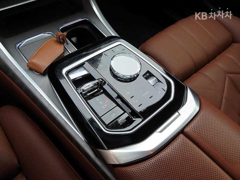 BMW 7er — miniaturë 11