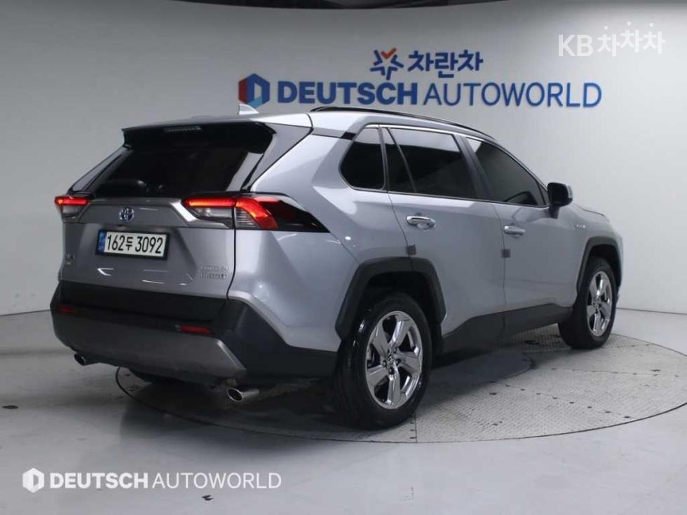 2021 - toyota rav4