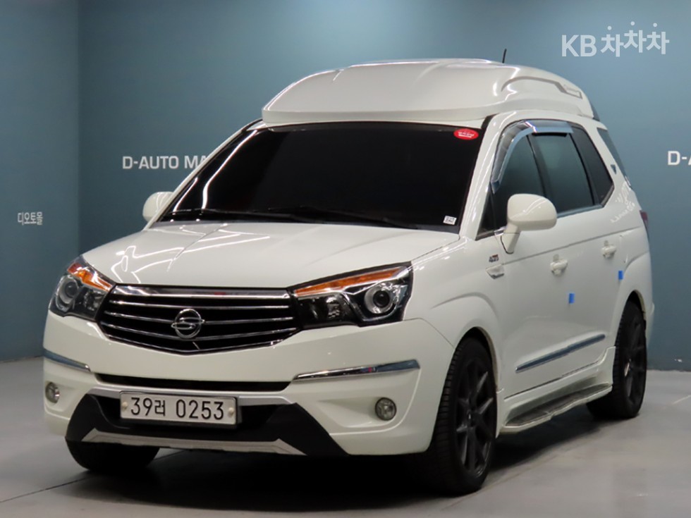 KG Mobility 코란도 투리스모 9인승 4WD 샤토 하이 루프 - фото 1