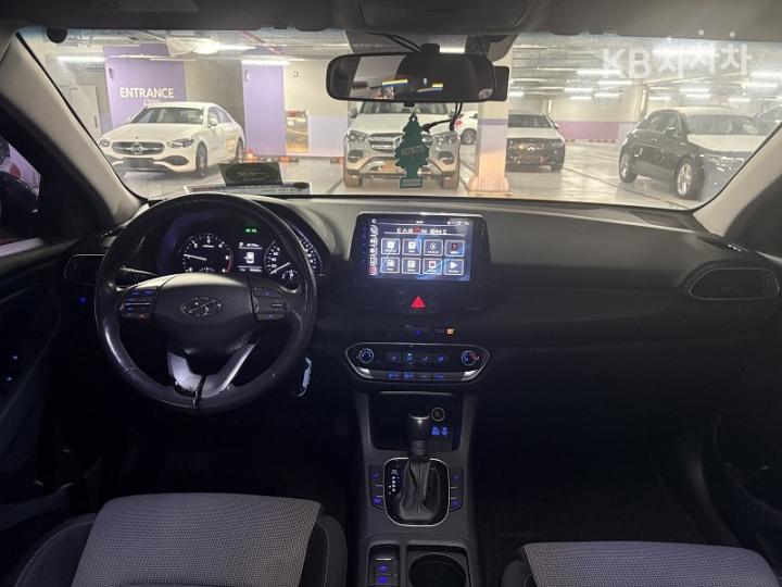 Hyundai i30 PD Diesel 1.6 Smart 9