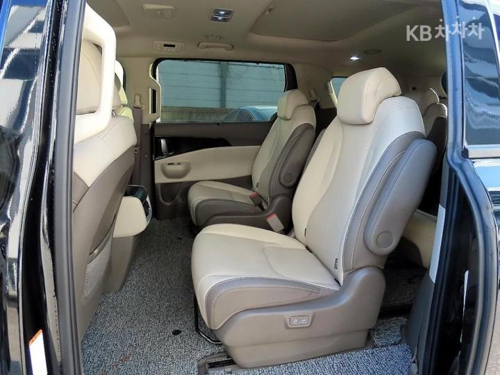 Kia Carnival Hybrid 1.6 HEV Gravity 7