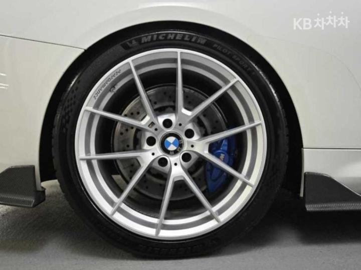 BMW M4 M Series Convertible Competition 6