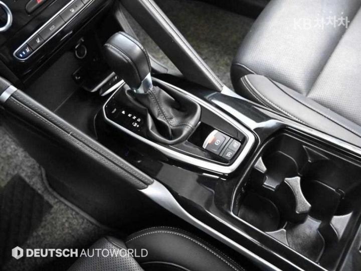 Renault QM6 2.0 LPe 2WD RE Signature 10