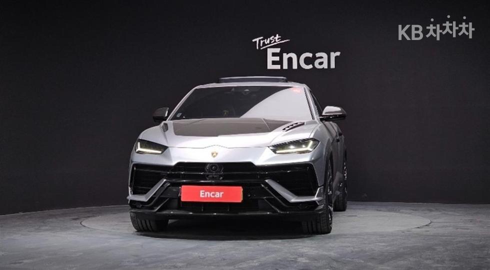 2024 Lamborghini Used Car photo