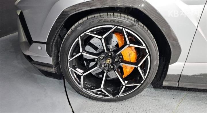 Lamborghini Urus Performance 4.0 V8 6