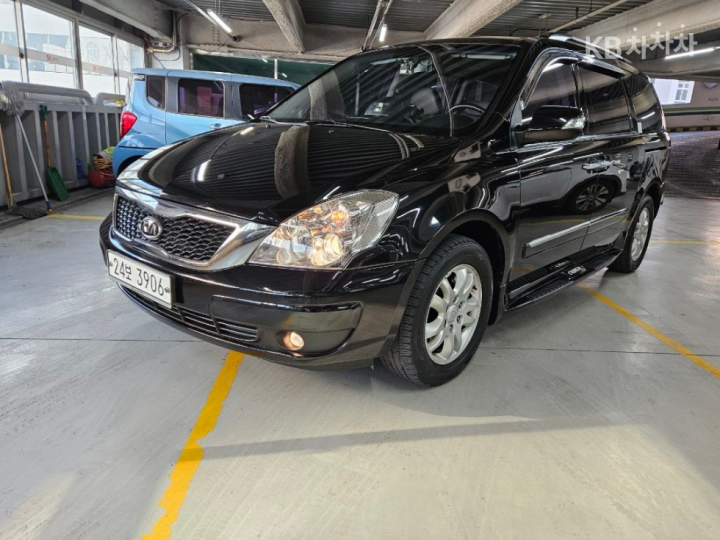 Kia Carnival R New Limousine GLX Base Type