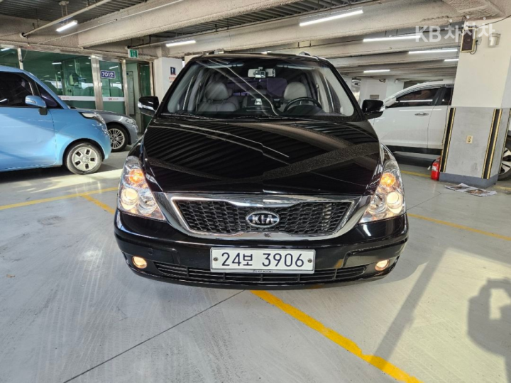 Kia Carnival R New Limousine GLX Base Type 3