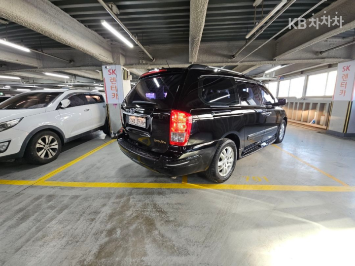 Kia Carnival R New Limousine GLX Base Type 5