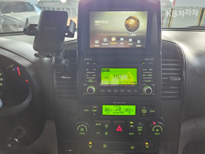 Kia Carnival R New Limousine GLX Base Type 8