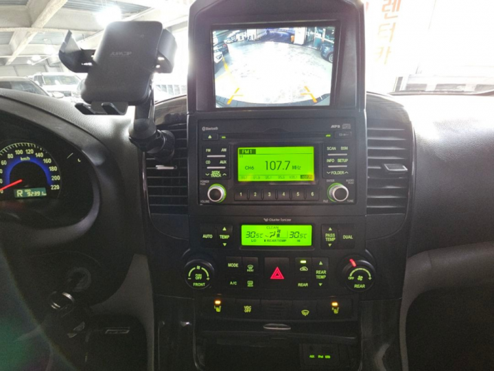 Kia Carnival R New Limousine GLX Base Type 9