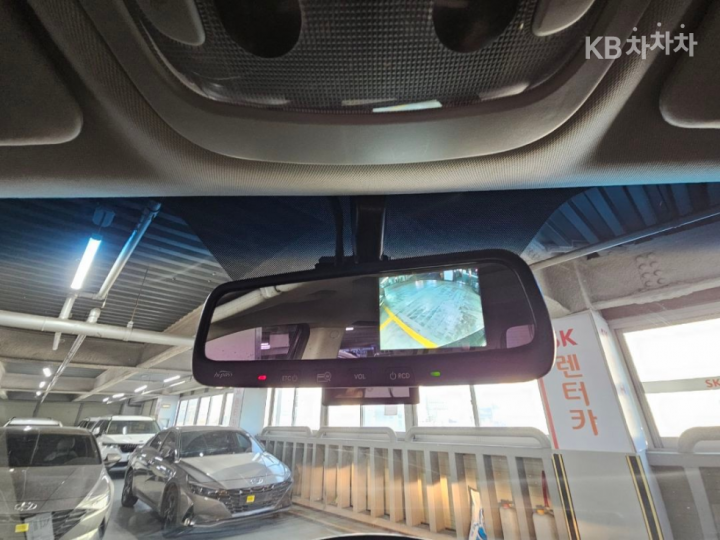 Kia Carnival R New Limousine GLX Base Type 10