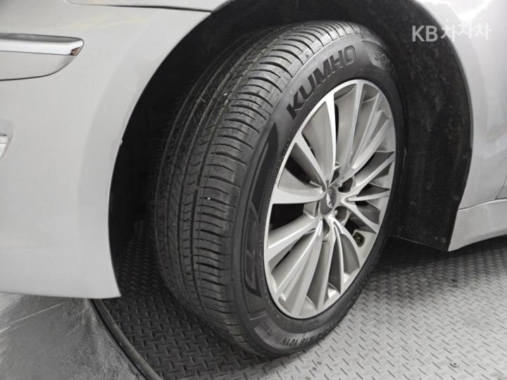 Hyundai Genesis BH330 PREMIUM Base Type 8