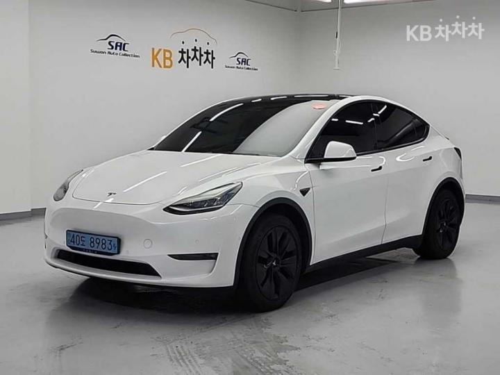 Tesla Model Y Long Range 2