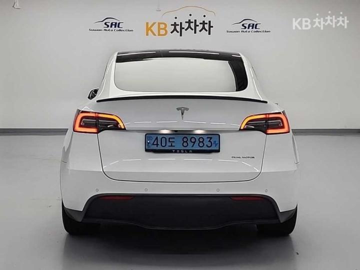 Tesla Model Y Long Range 4