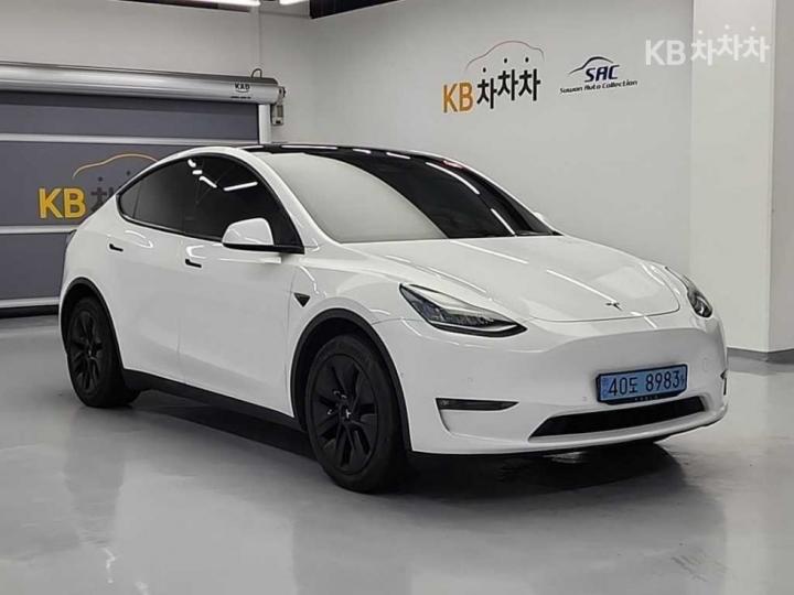 Tesla Model Y Long Range 5