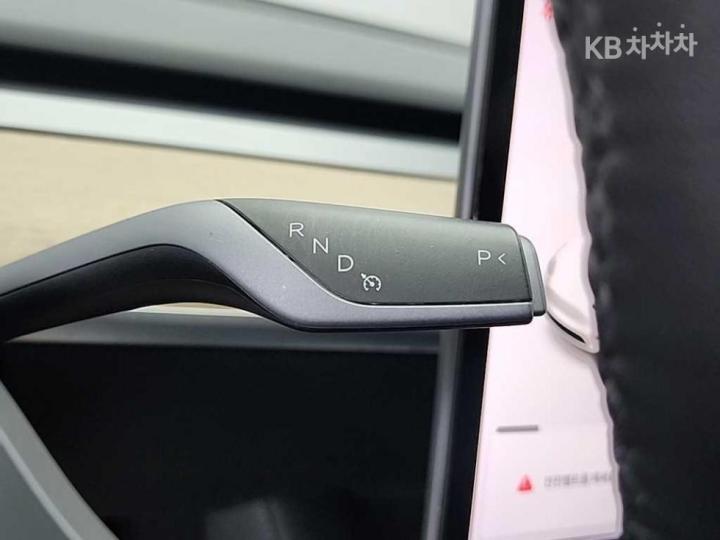 Tesla Model Y Long Range 9