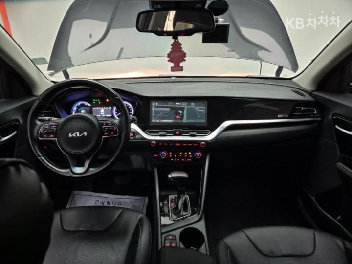 Kia Niro 1.6 HEV Prestige 8