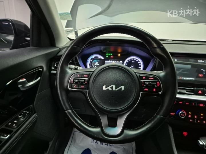 Kia Niro 1.6 HEV Prestige 10