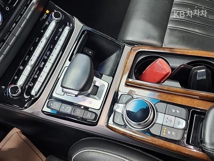 Genesis EQ900 5.0 GDI AWD Prestige 9