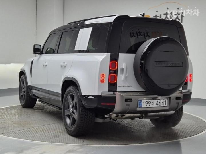 Land Rover Defender L663 110 D250 X-DYN SE — фото 2