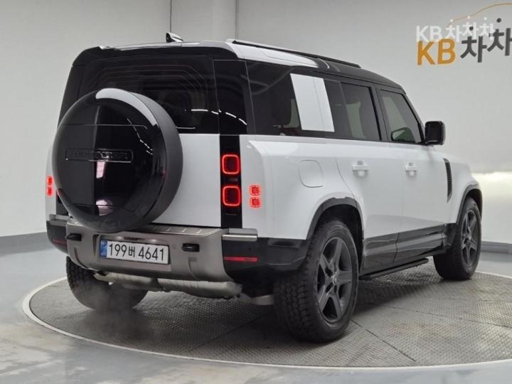 Land Rover Defender L663 110 D250 X-DYN SE — фото 3