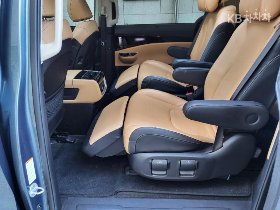 2022 - kia carnival