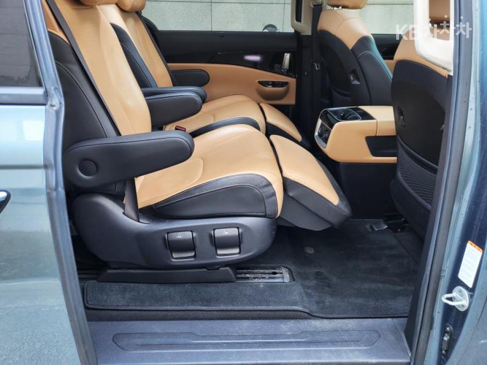 2022 - kia carnival