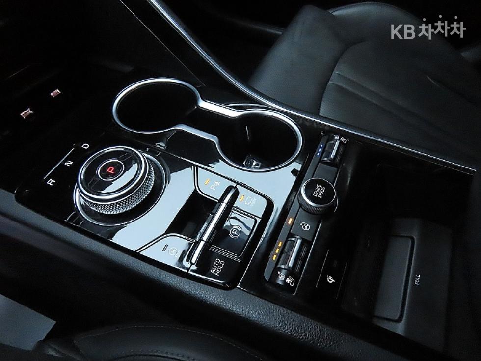2022 - kia k5