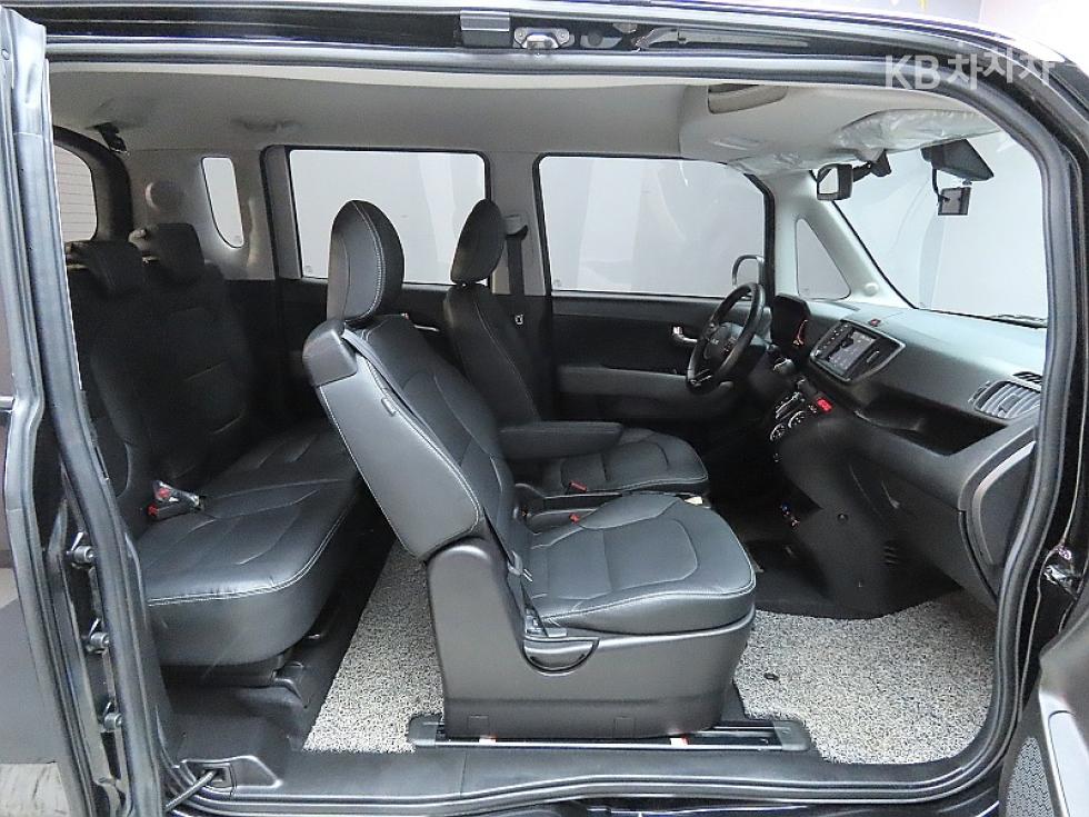 2023 - kia kia