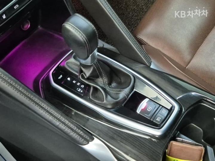 Renault QM6 2.0 4WD RE Signature 9