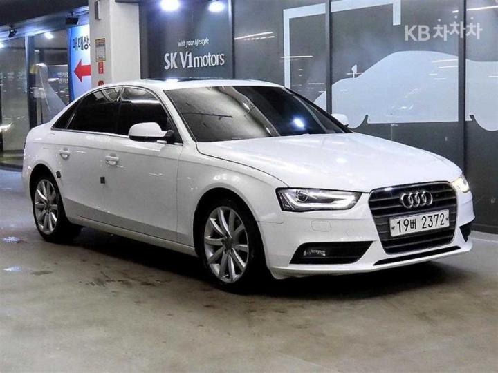 Audi A4 NEW 30 TDI Dynamic B8