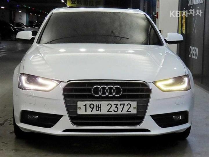 Audi A4 NEW 30 TDI Dynamic B8 3