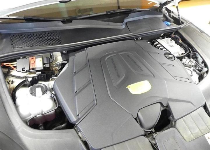 Porsche Cayenne 9Y0 3.0 E-Hybrid Platinum Edition 6