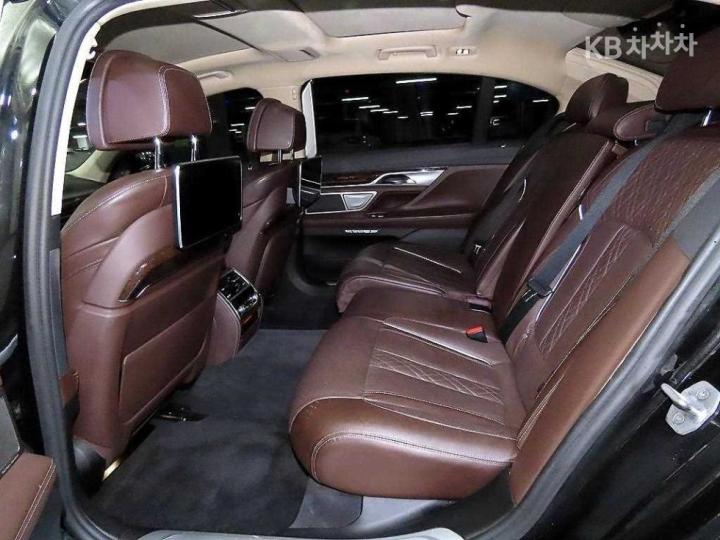 BMW 7 Series G11 740Ld xDrive Base Type 8