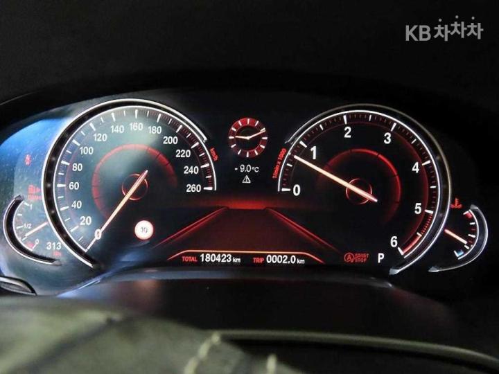 BMW 7 Series G11 740Ld xDrive Base Type 10